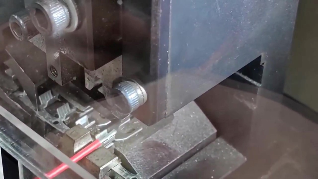 Станок для опрессовки наконечников с сервоприводом EW-5240-2T