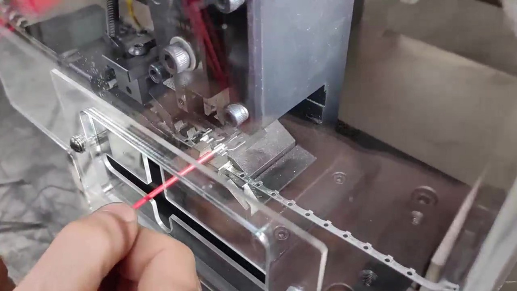 Станок для опрессовки наконечников с сервоприводом EW-5240-2T