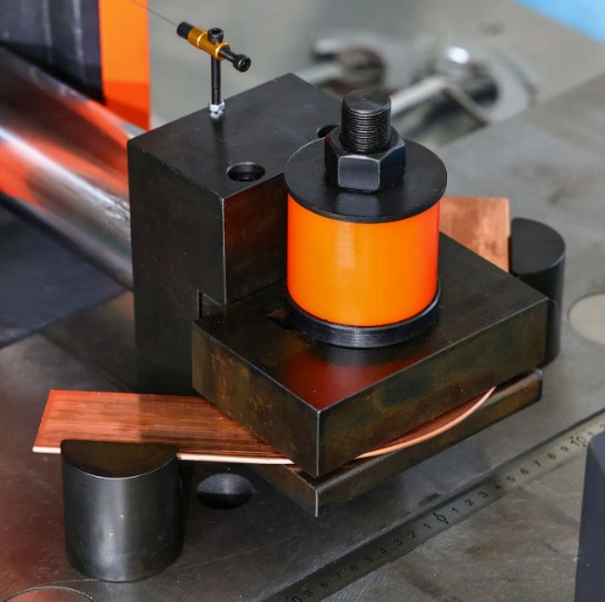 Станок 3 в 1 для обработки токопроводящих шин BPM-303NC-8S