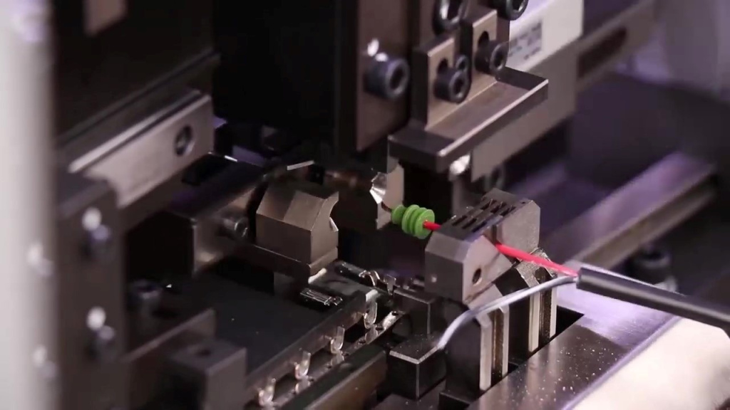 Станок зачистки, обжима и установки контакта и уплотнителя EW-5030